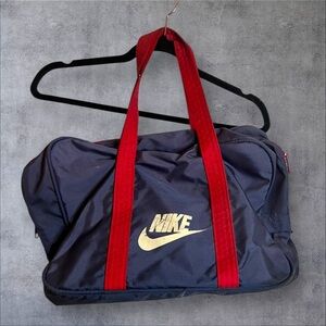 Vintage Nike Men's Navy and Red Sports Bag